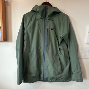 Patagonia W’s Powder Town Ski / Snowboard Jacket. Nouveau Green. Medium.